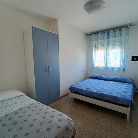 Comodo Appartamento A Pochi Metri Dal Mare 比比翁 外观 照片